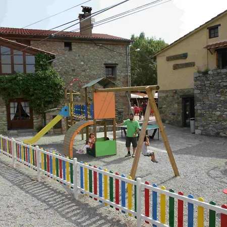 Guest house Hostal Els Roures