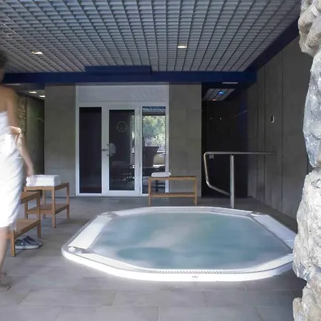 Guest house Hostal Els Roures